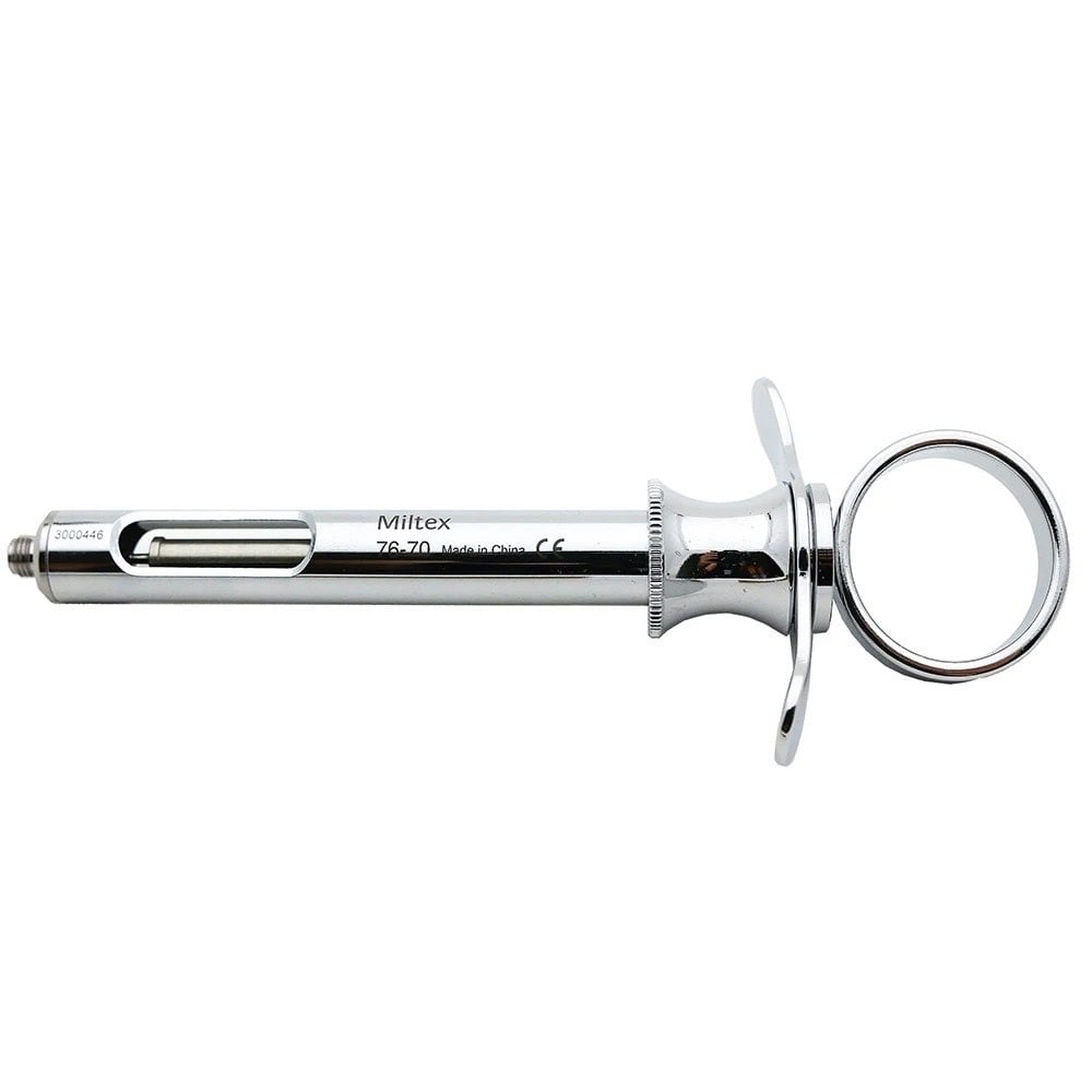Aspirating anaesthetic syringe