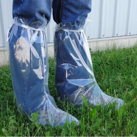 Disposable overboots with ties